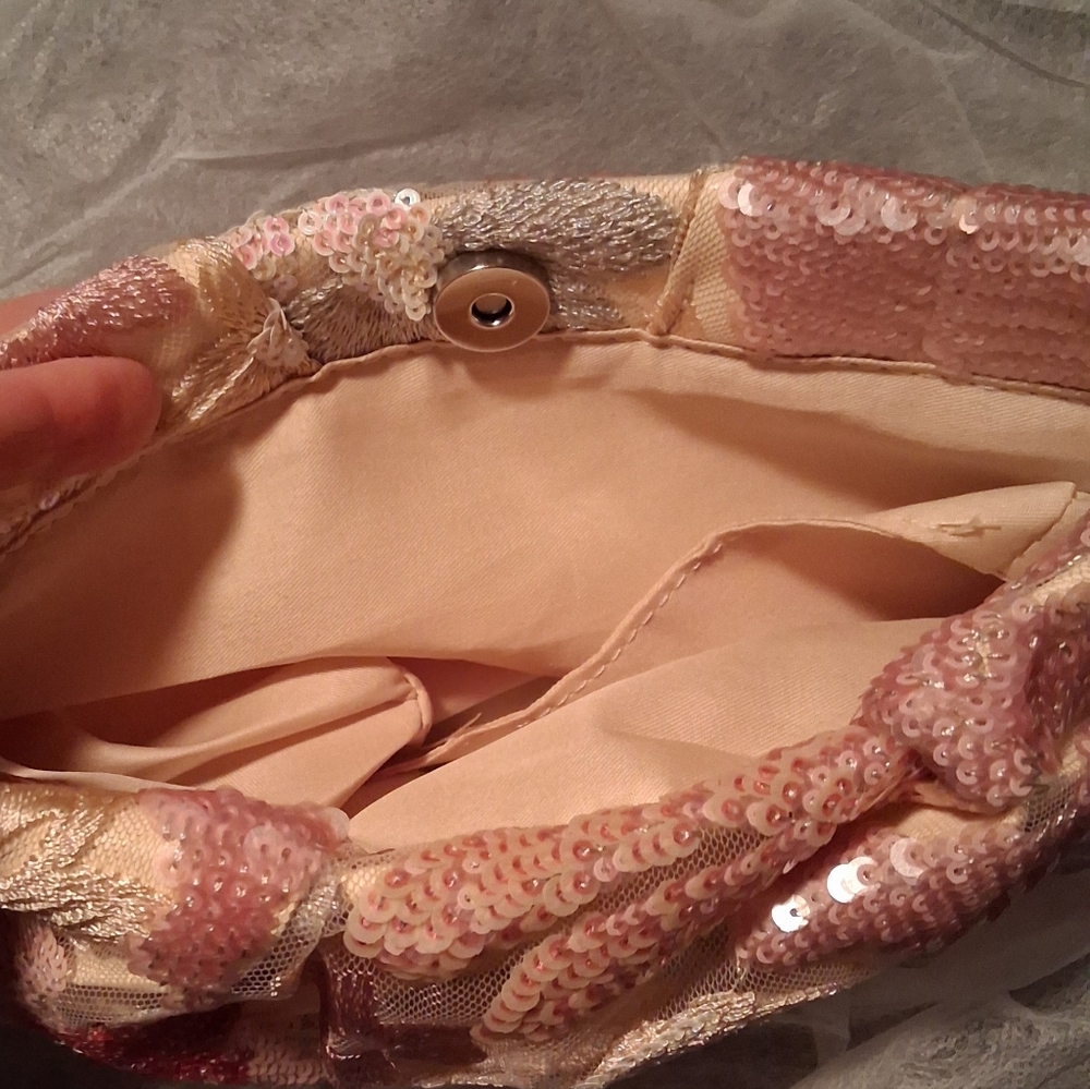 🐎NEW! Elegant Floral Sequin Embroidered Clutch - Picture 7 of 8